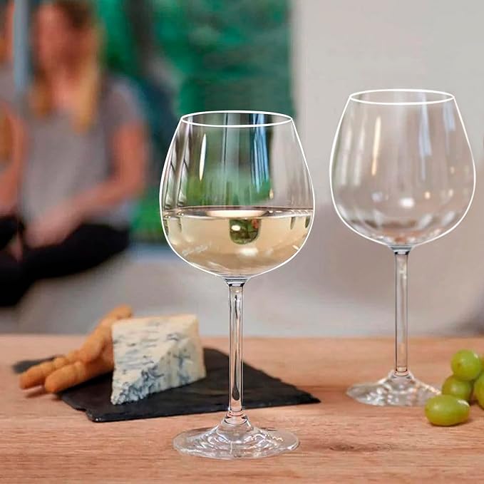 Elegant wine glasses for gifting