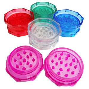 Compact woman-shaped ceramic bong with portable grinder